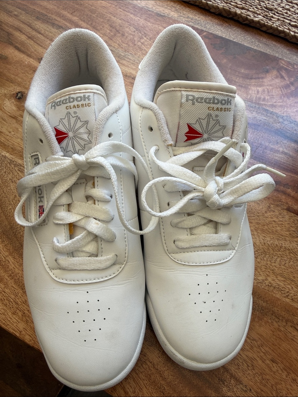 Reebok White Leather Sneakers with Red Logo Detail - Picture 8 of 9